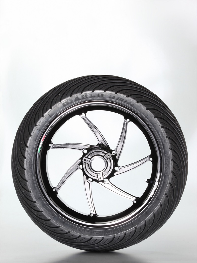 Новая резина Pirelli SBK 2013