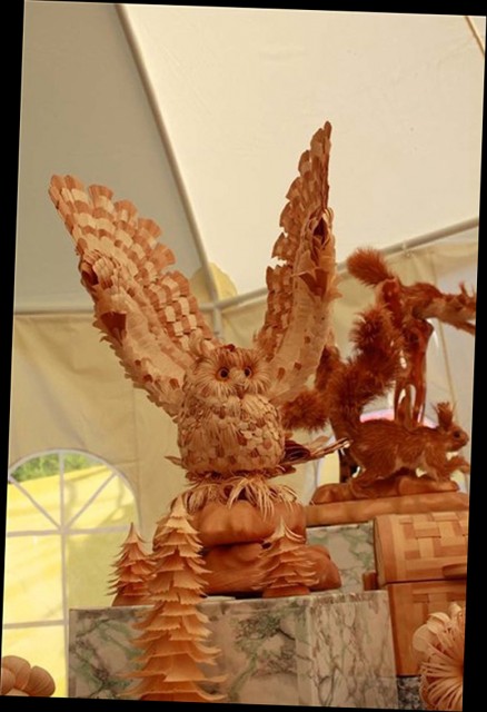 Скульптуры животных из деревянной стружки