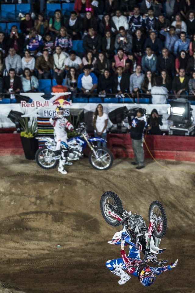 Red Bull X-Fighters 2013: Томас Паже выиграл первый этап в Мехико