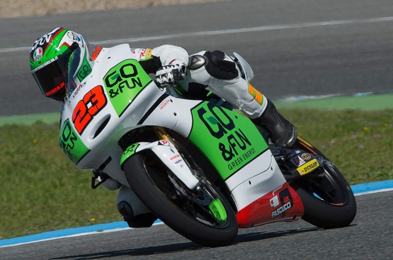 Маверик Виналес возглавил третий день тестов Moto3 в Хересе и получил травму