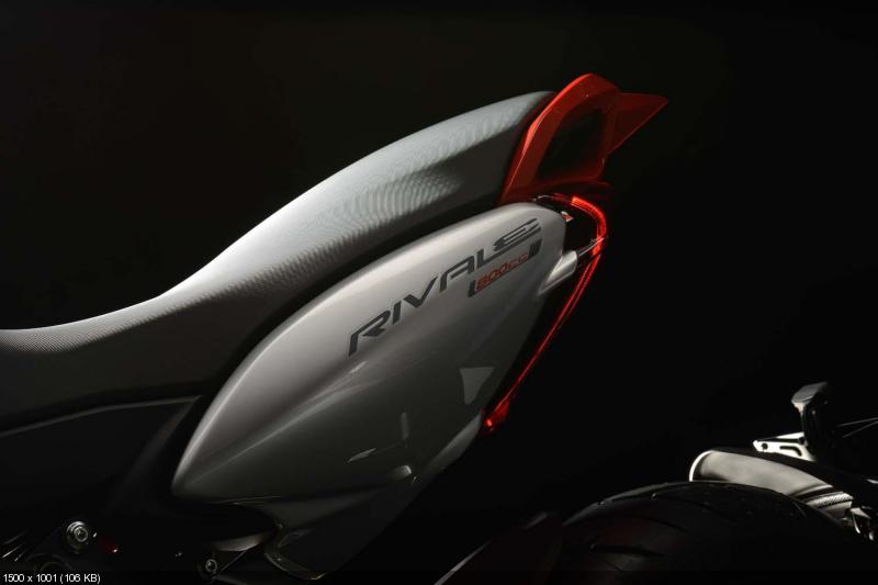 Студийные фотографии мотоцикла MV Agusta Rivale 800 2013